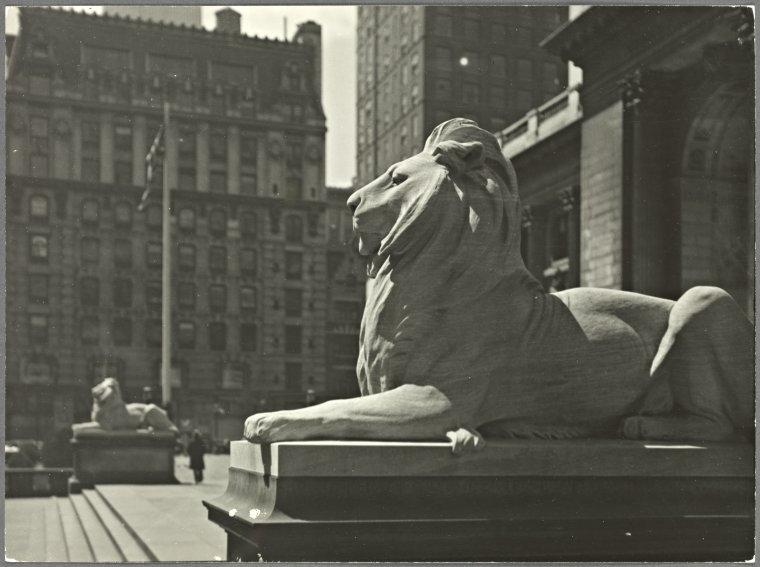 Black and white photo of a marble lion statue